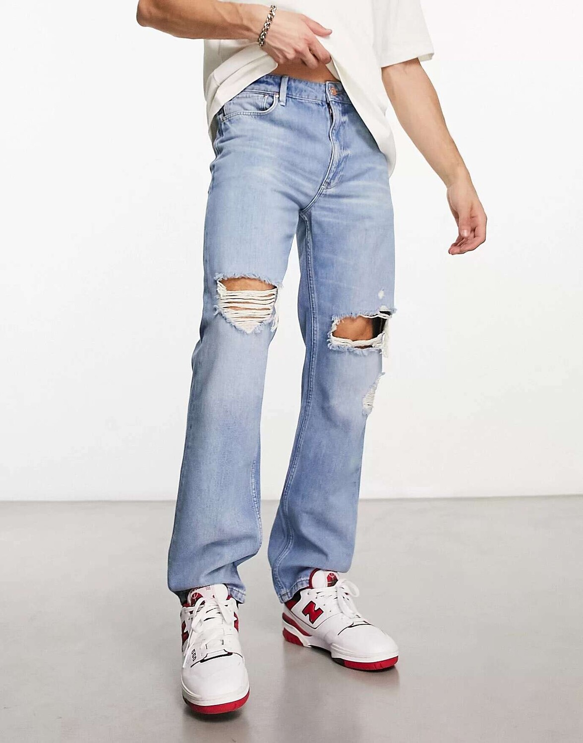 

Светлые винтажные джинсы прямого кроя с рваными краями ASOS