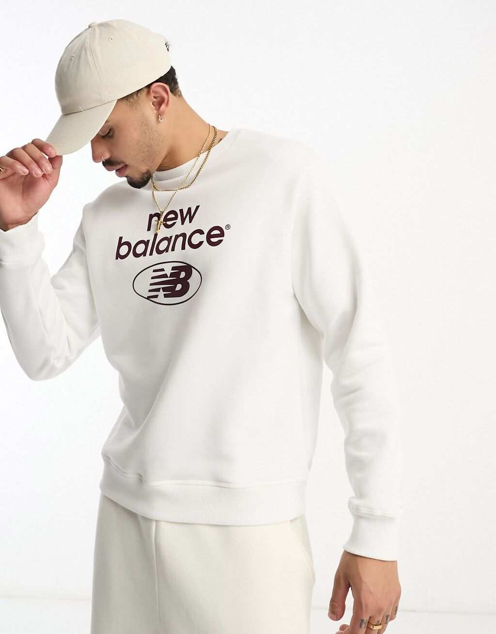 

Белый свитшот New Balance Essentials Novelty