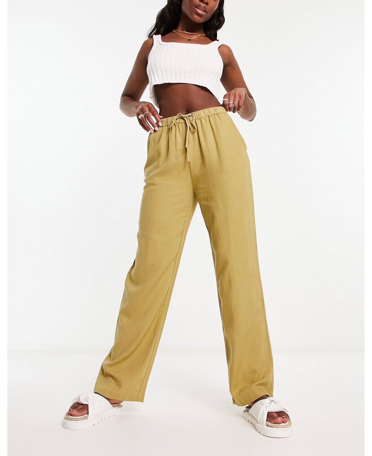 

Льняные брюки цвета хаки с завышенной талией Pull&Bear