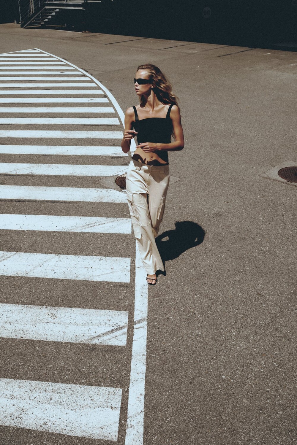 

Технический укороченный топ ZARA, черный