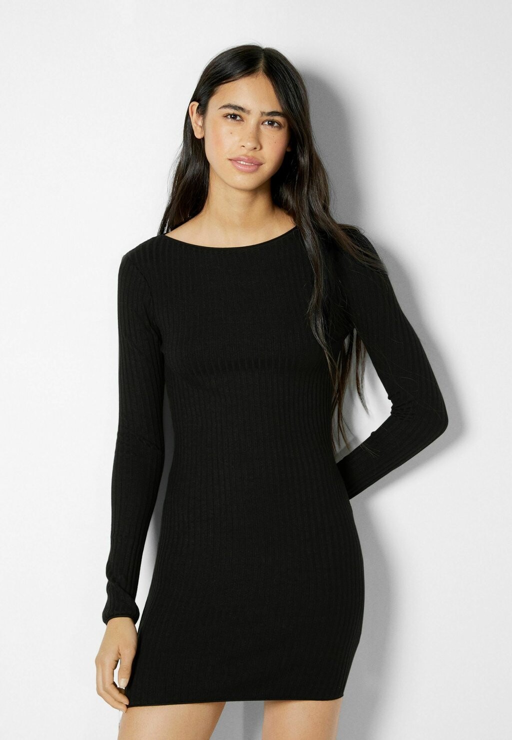 

Платье-футляр Bershka, черный