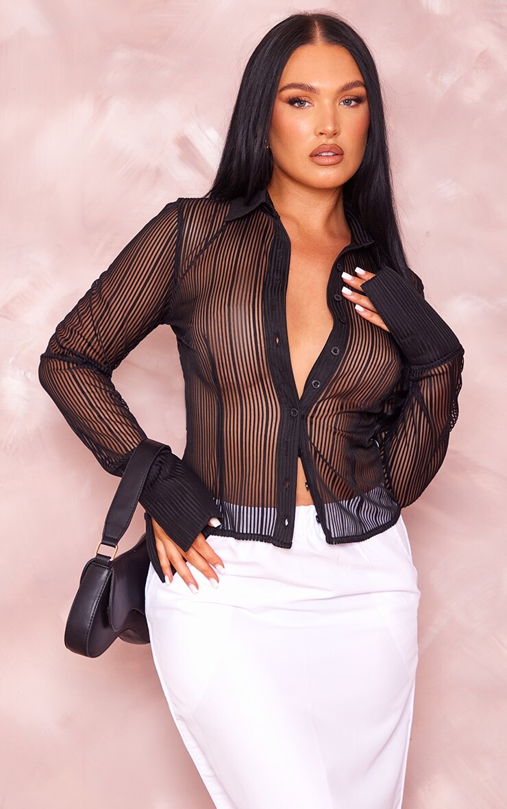 

PrettyLittleThing Черная приталенная рубашка из фактурного шифона
