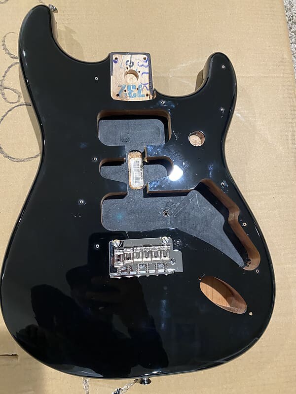 

Электрогитара Fender Player Series Stratocaster body & bridge