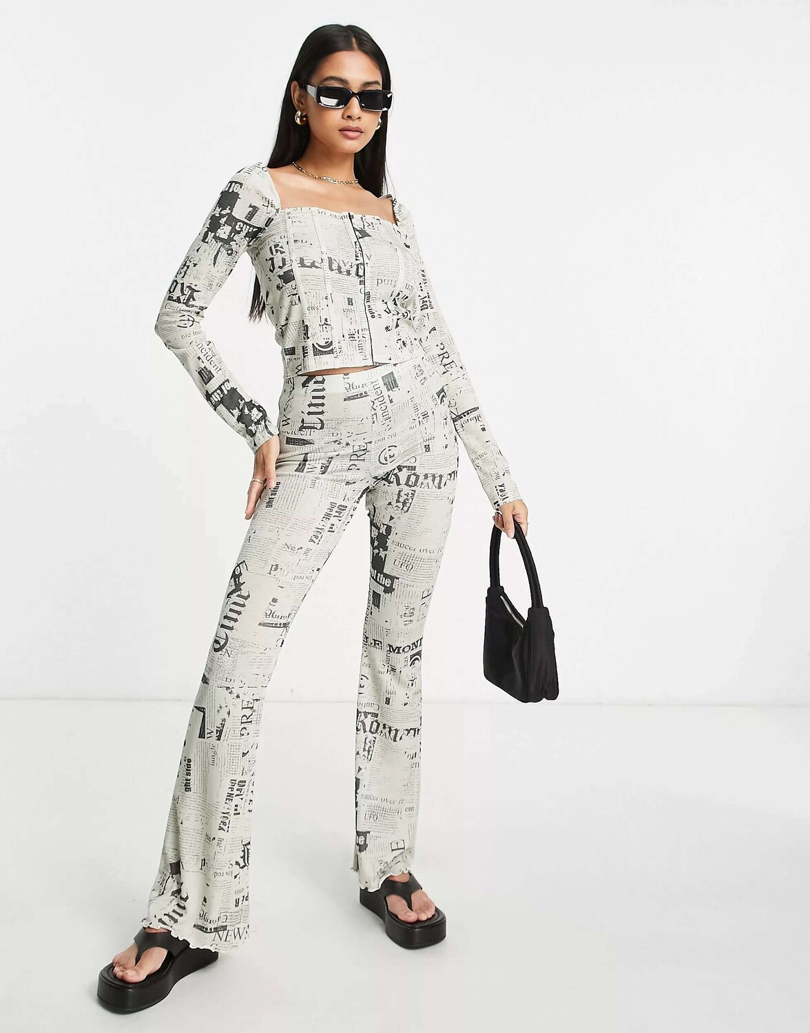 

Одноцветные брюки-клеш из сетки Topshop