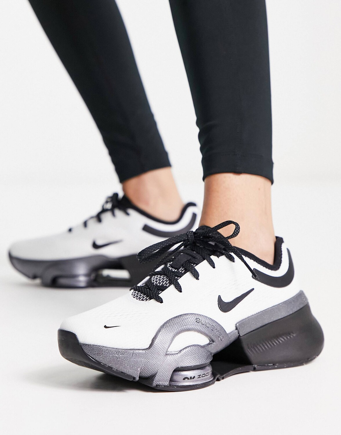 

Бело-серебристые кроссовки Nike Training Zoom Superrep 4