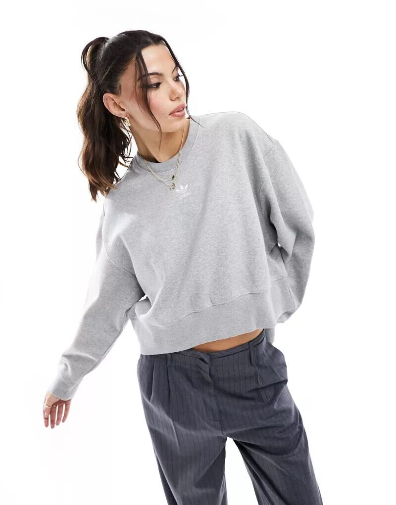 

Серый свитшот adidas Originals Adicolor Essentials