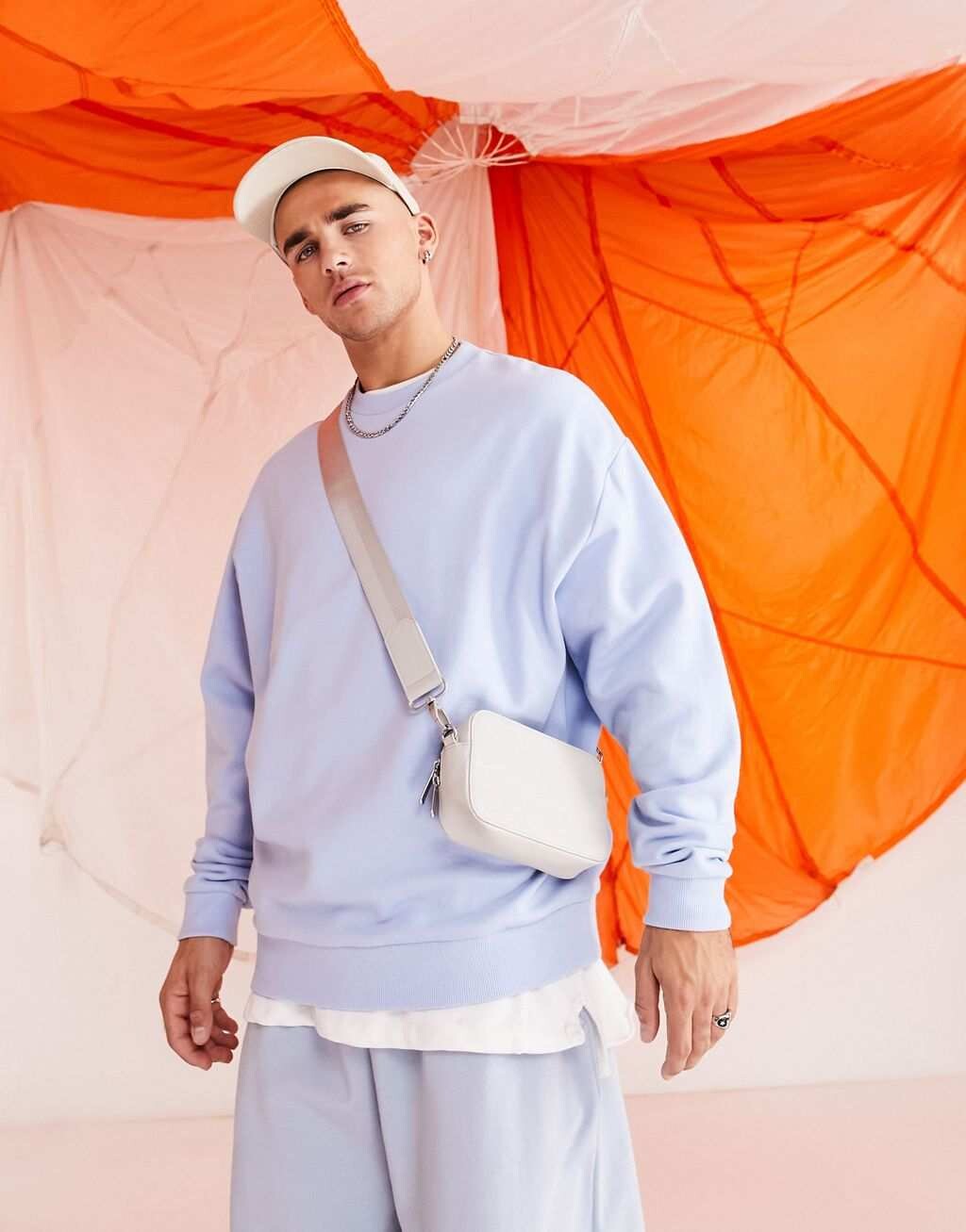 

Синий оверсайз-свитшот ASOS DESIGN