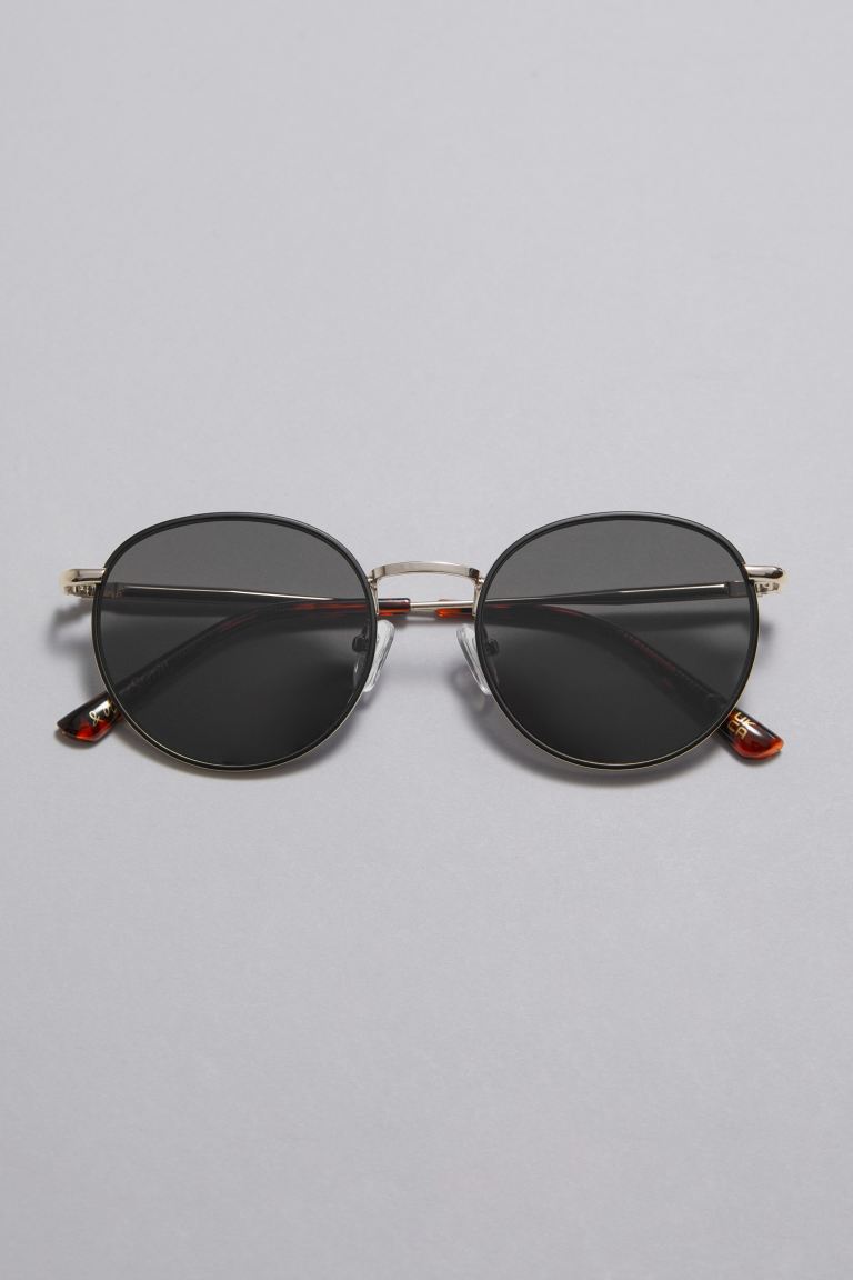 Овальные солнцезащитные очки в узкой оправе и другие истории H&M, черный