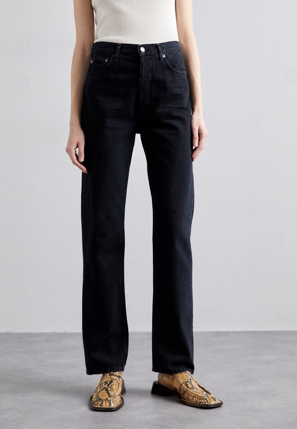 

Джинсы-сигареты 90S Pinch Waist Long Agolde, цвет crushed/marble black