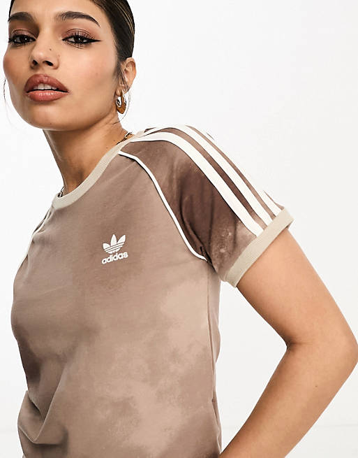 Белая футболка с лампасами adidas женские