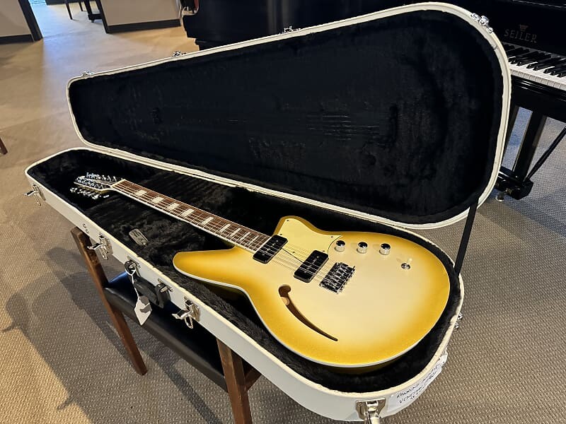 

Электрогитара Reverend Airwave 12 String - W/Hardshell Case