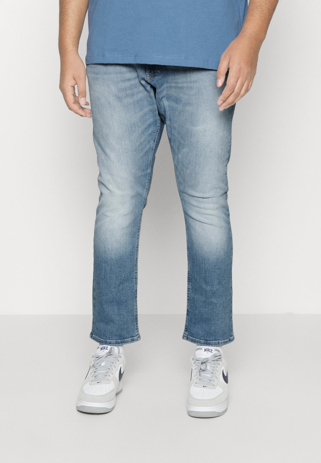 

Джинсы Tapered Tommy Jeans by Tommy Hilfiger