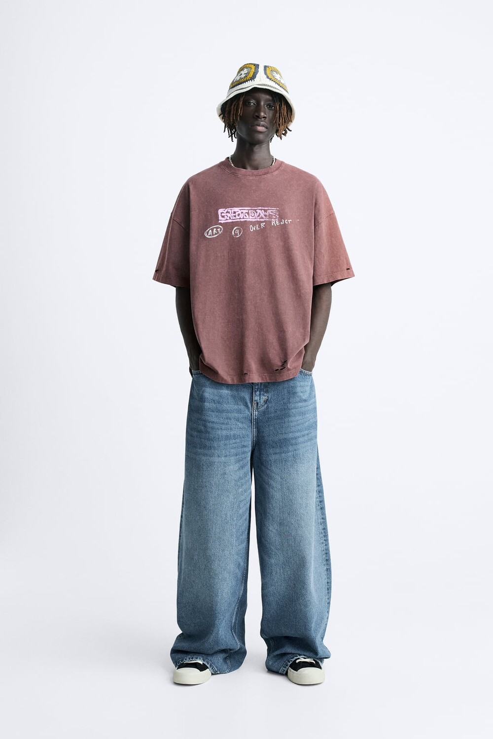 

Футболка с принтом граффити ZARA, фиолетовый