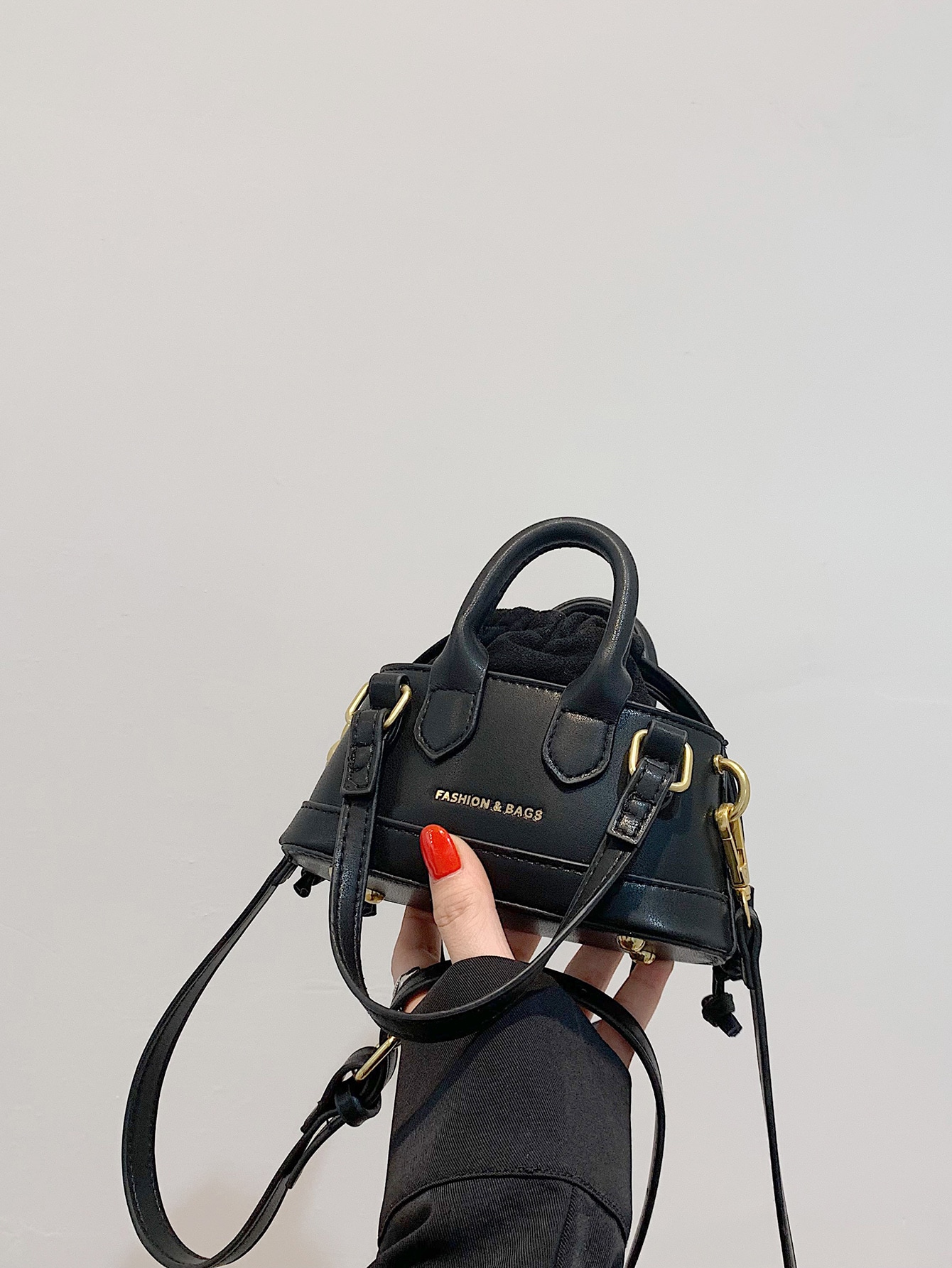 Мини-сумка с куполом и графическим рисунком в виде букв, черный сумка на шнурке сумка для таро с рисунком