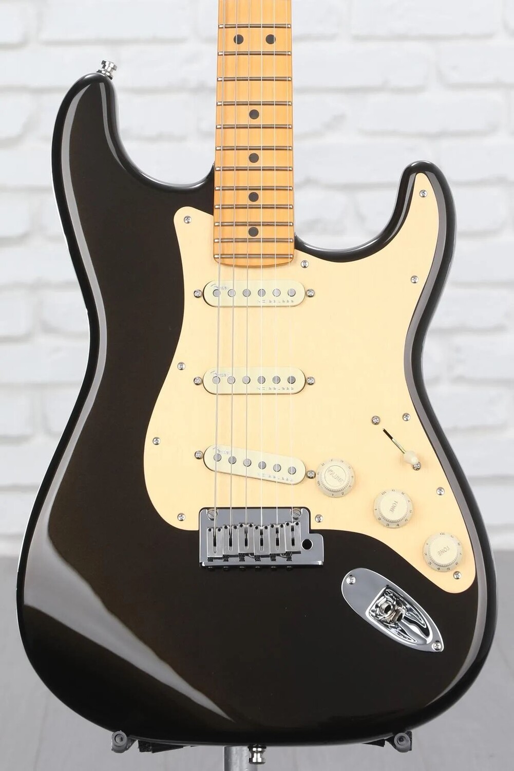 

Fender American Ultra Stratocaster — Техасский чай с кленовой накладкой на гриф