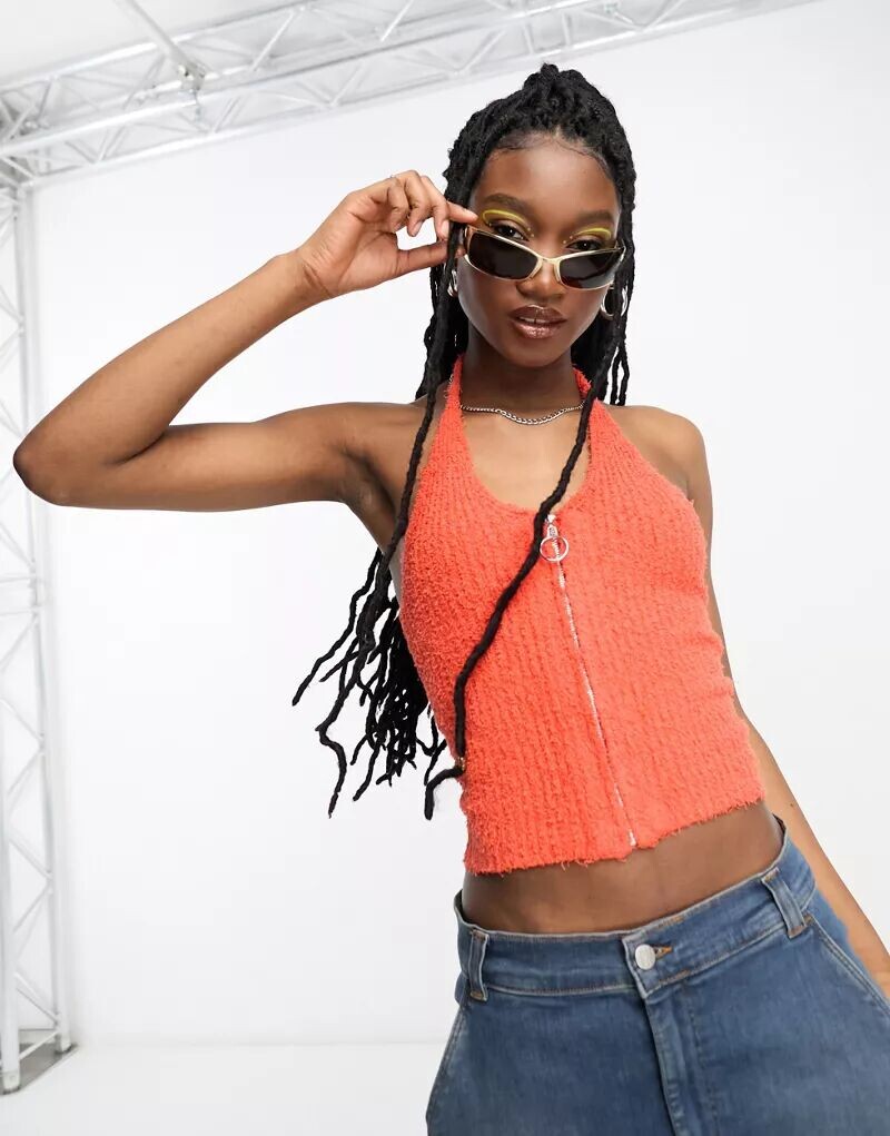 

Красный трикотажный топ с воротником-бретелькой ASOS, текстурированной пряжей и застежкой-молнией на воротнике