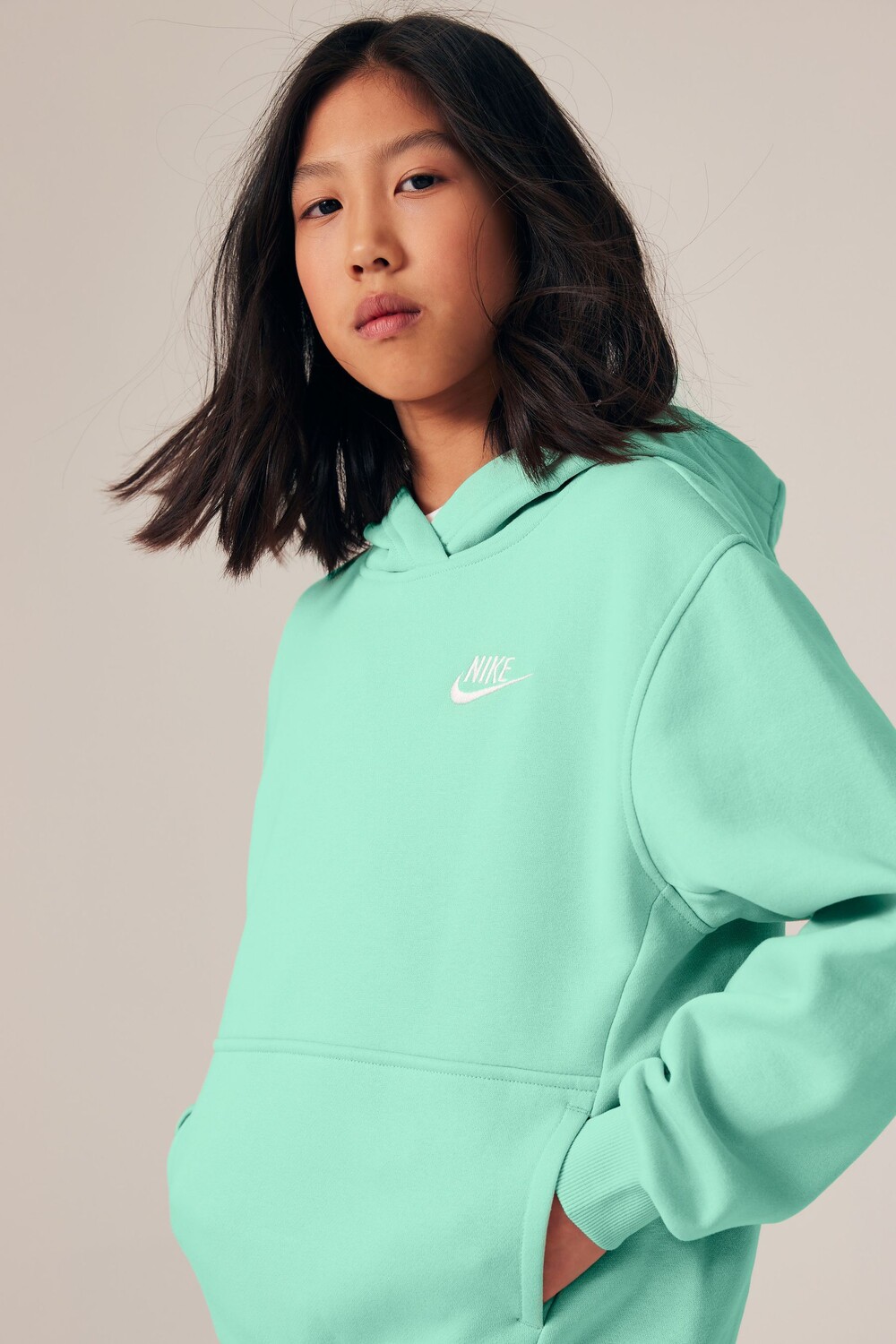 

Флисовый пуловер Club с капюшоном Nike, зеленый