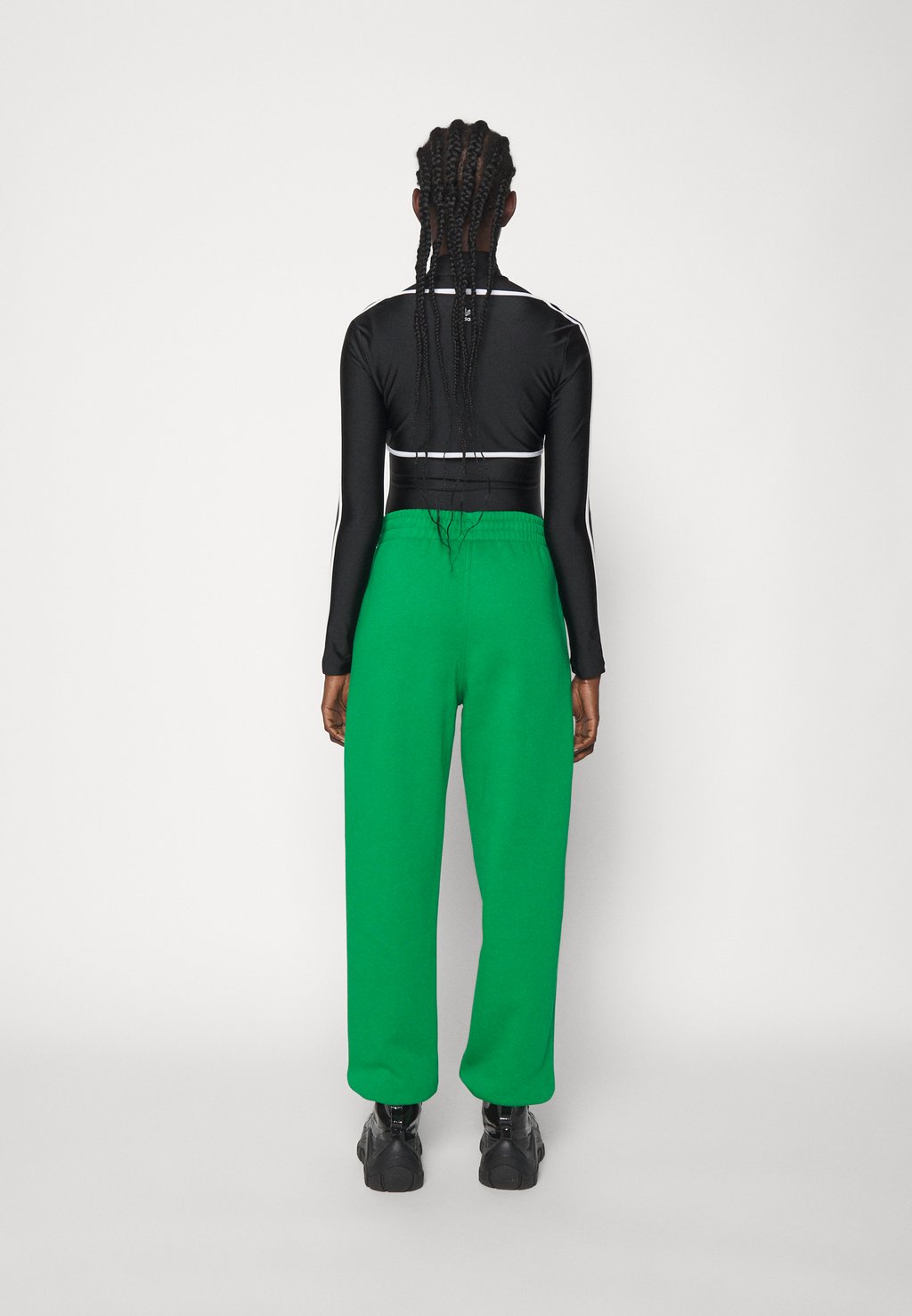 Спортивные брюки adidas Originals, зеленый – заказать по доступной цене из-за рубежа в «CDEK.Shopping»
