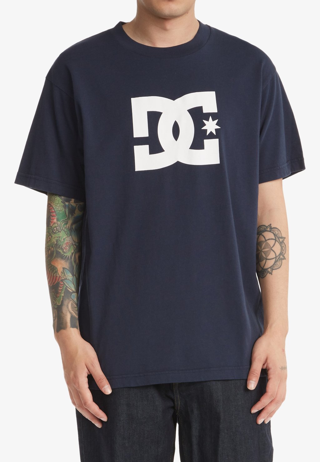 Dc футболки. Майка DC Shoes. DC Shoes футболка мужская. DC Star футболка. Футболка DC Shoes pizza.