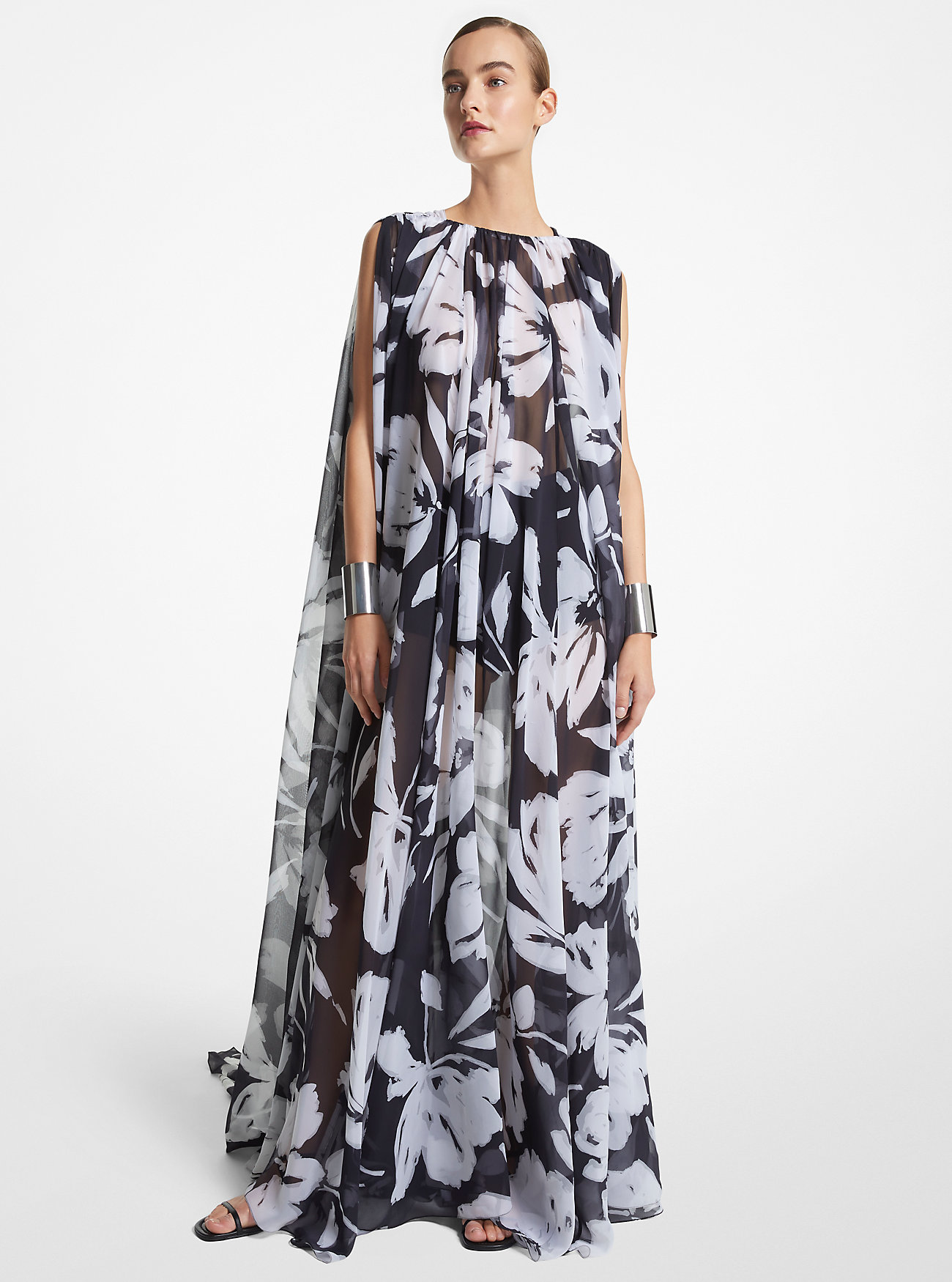 Платье-кафтан из шелкового шифона с цветочным принтом и мазком кисти Michael Kors, черный