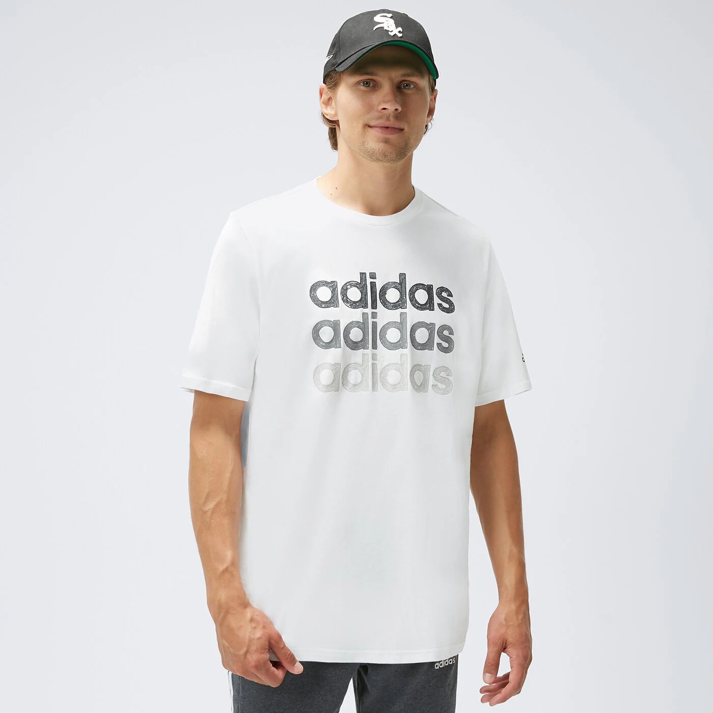 Футболка Adidas M MULT, белый футболка муж he4820 adidas m mult g t shared размер xl