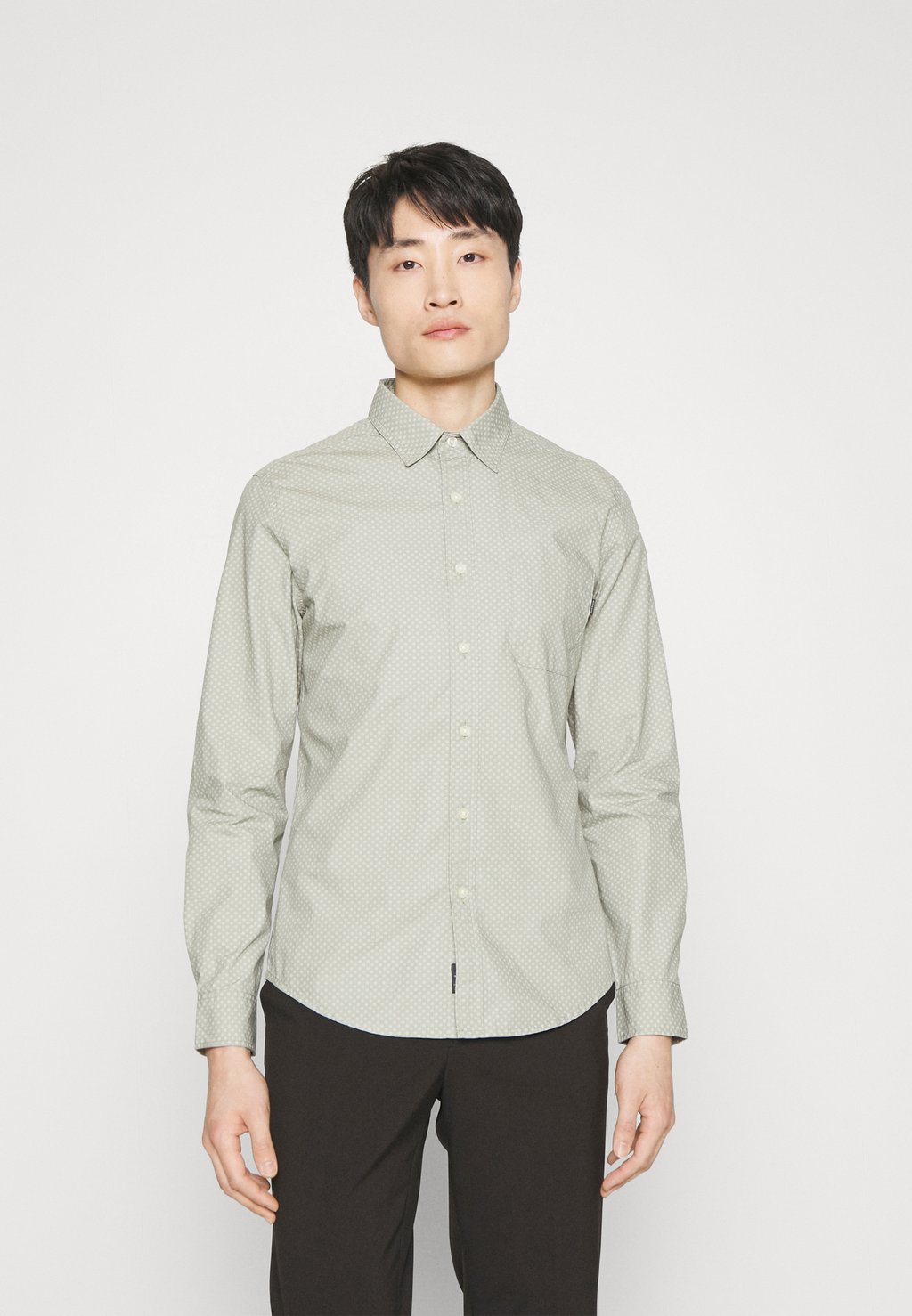 цена Рубашка Original Shirt Slim DOCKERS, цвет westward forest fog lucent white