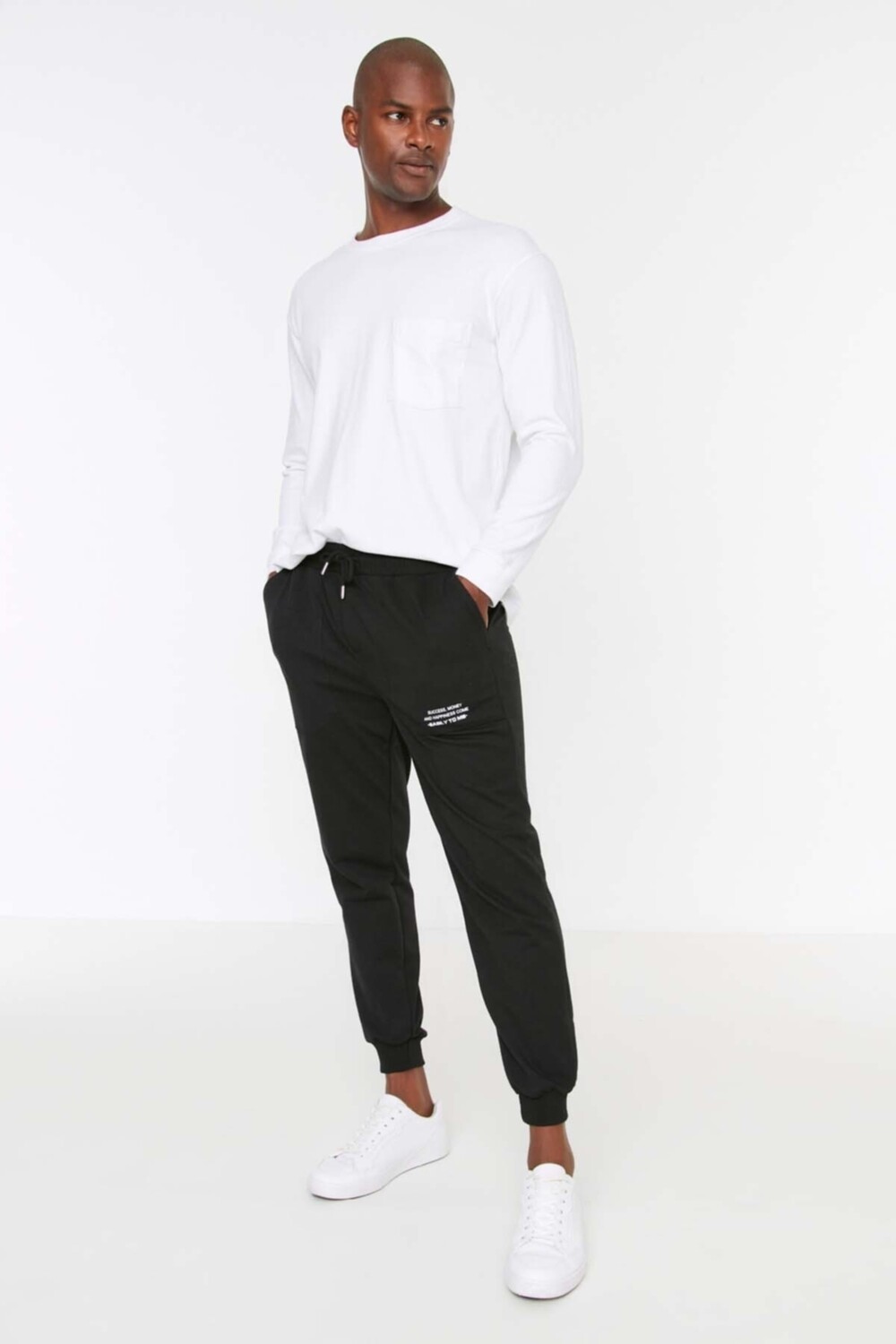 

Спортивный костюм TRENDYOL MAN, черный