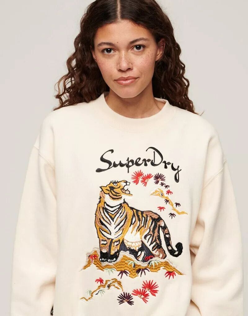 

Светло-бежевый свитшот свободного кроя с вышивкой Superdry Suika