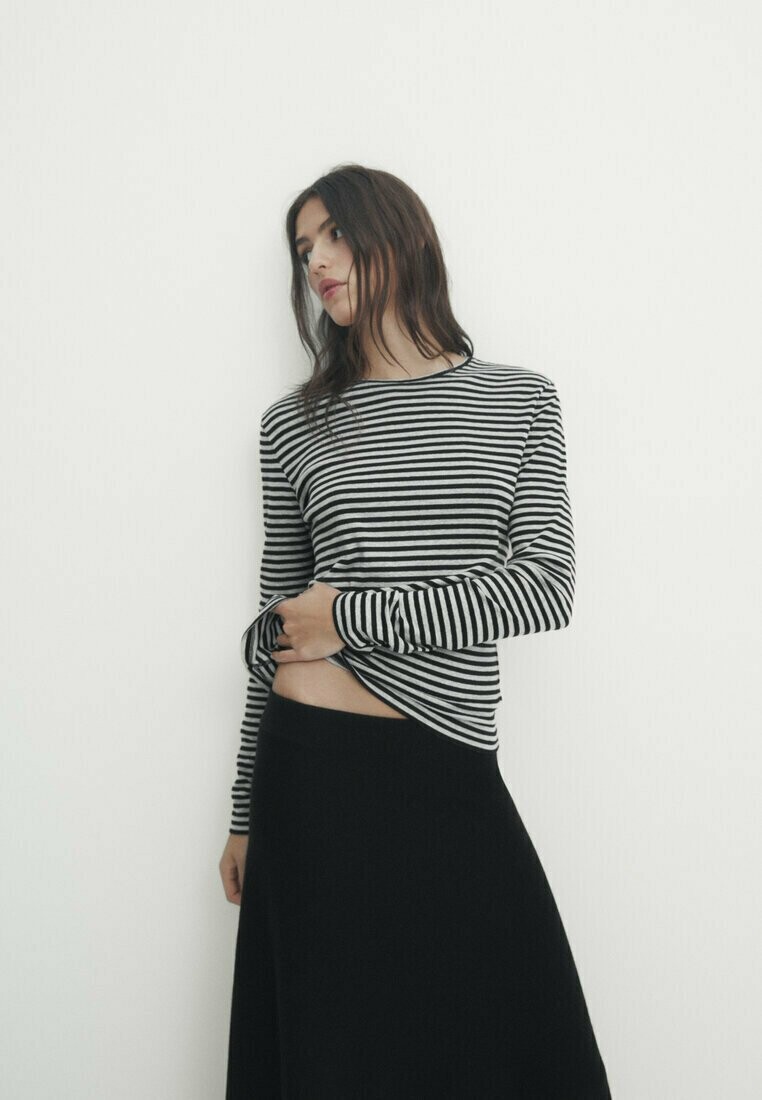 цена Футболка с длинным рукавом Striped Massimo Dutti, черный