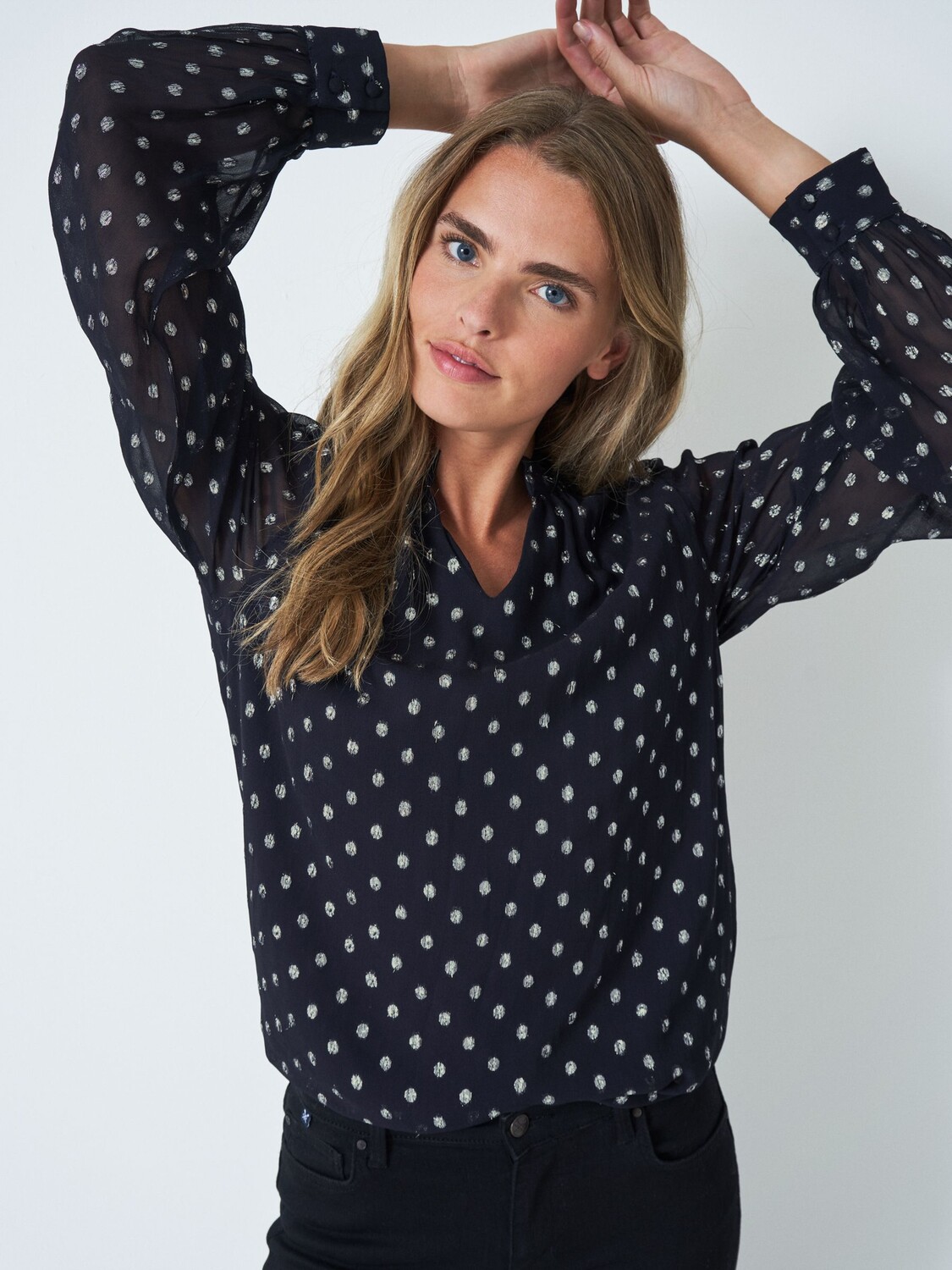 

Crew Clothing Блуза в крапинку с эффектом вишневого металлика, темно-синий