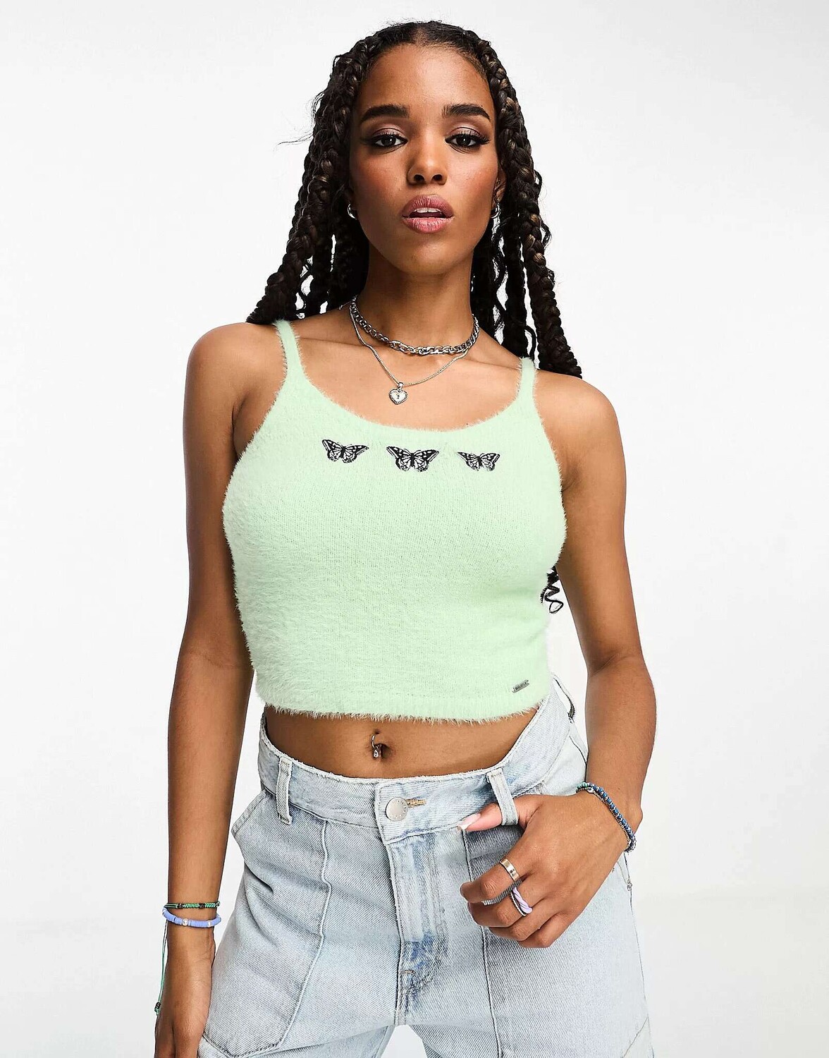 

Пышный топ на бретелях Hollister с вышитыми бабочками шалфейного цвета
