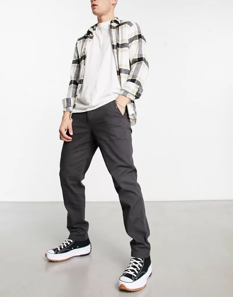 

Темно-серые брюки чиносы прямого кроя Jack & Jones Intelligence Ollie