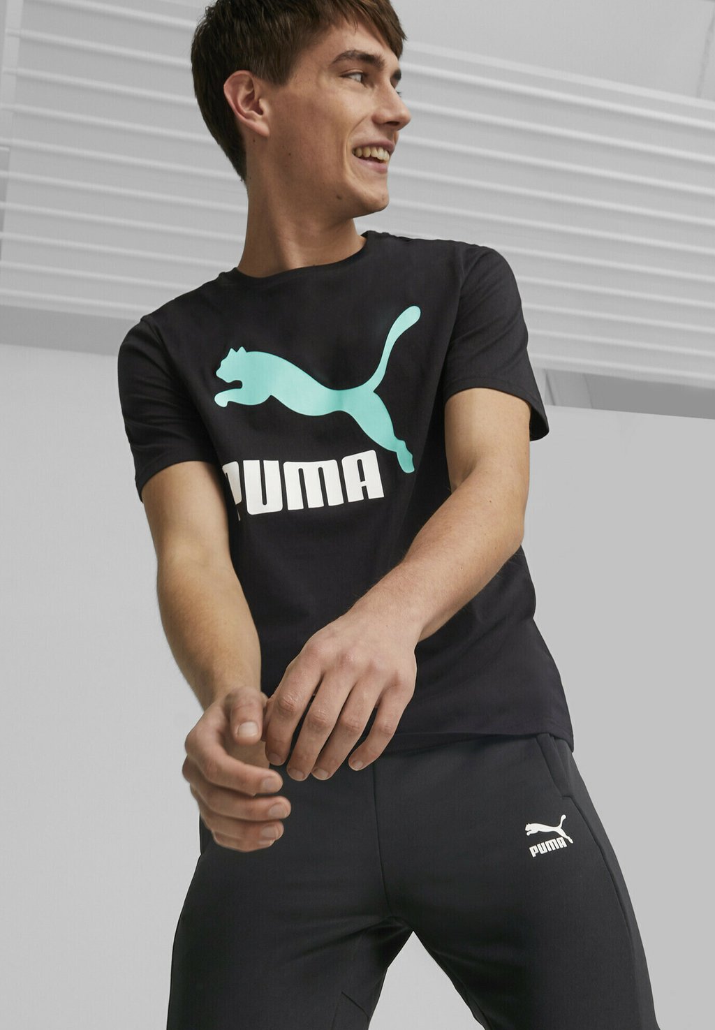 

Футболка с принтом Puma, черный