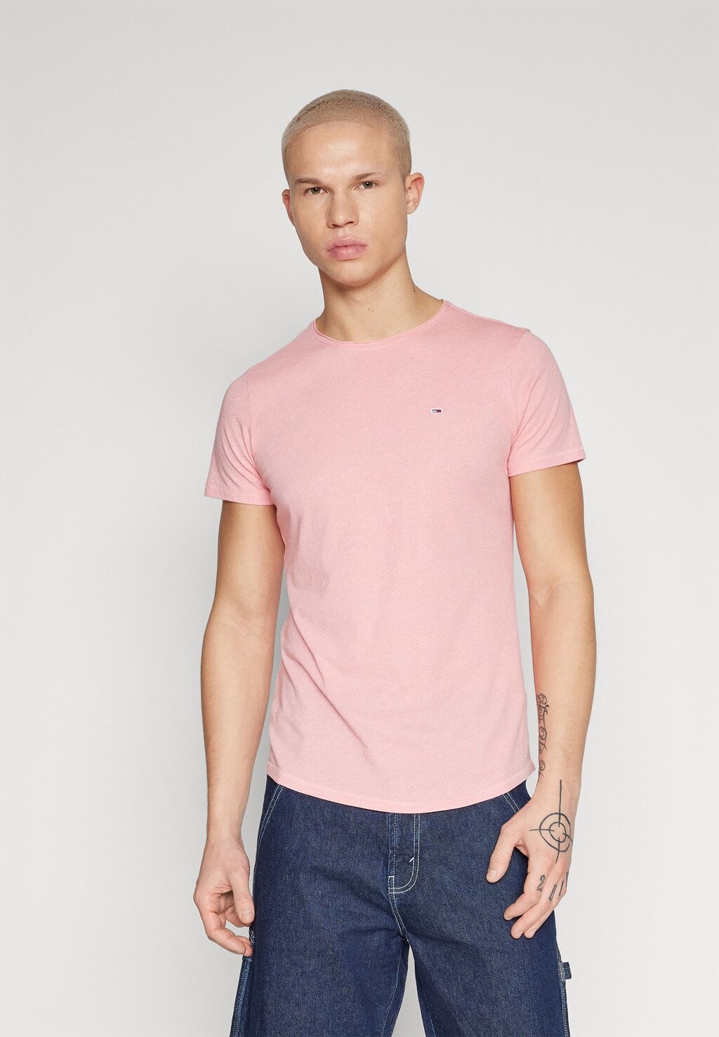 

Базовая футболка Slim Jasper Neck Tommy Jeans, цвет tickled pink, Розовый