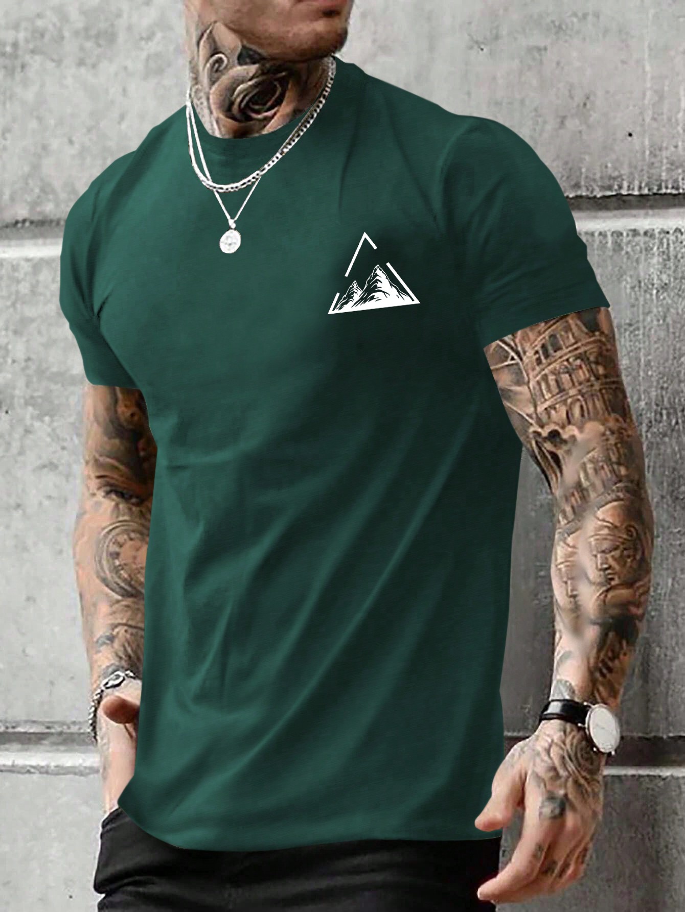 цена Мужская футболка Manfinity LEGND с короткими рукавами и принтом гор, зеленый