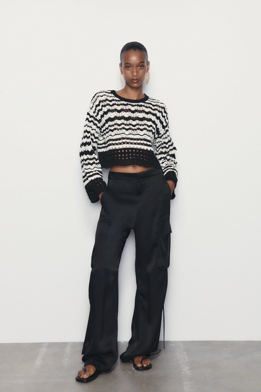 

Контрастный свитер из шениль Zara, черный/белый