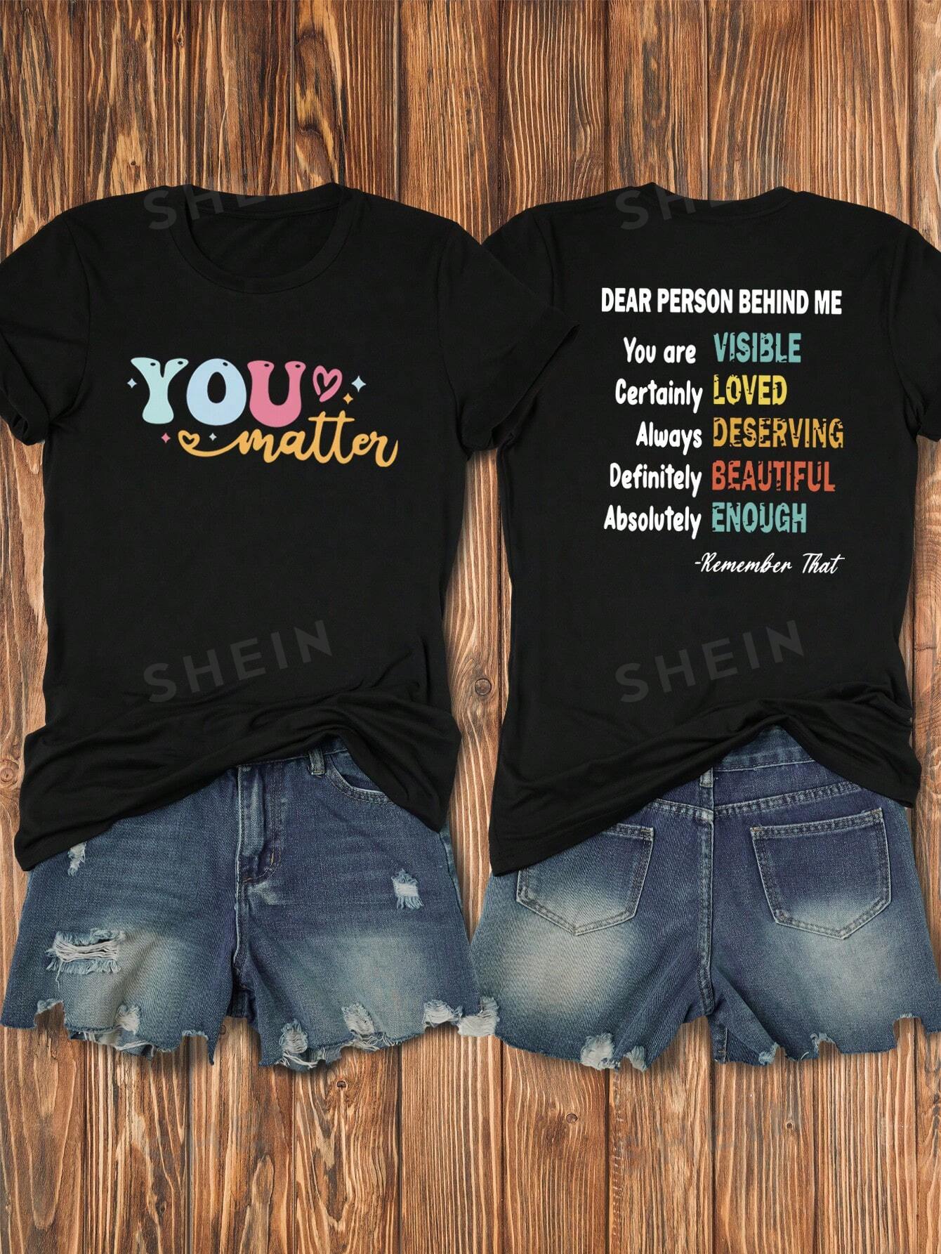 цена SHEIN Essnce Повседневная футболка с короткими рукавами и круглым вырезом с принтом, черный