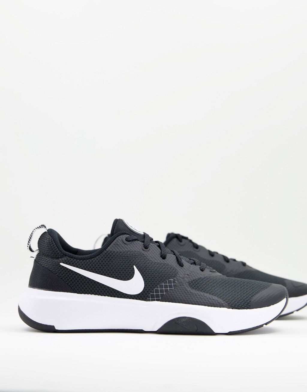 

Черно-серые кроссовки Nike Training City Rep