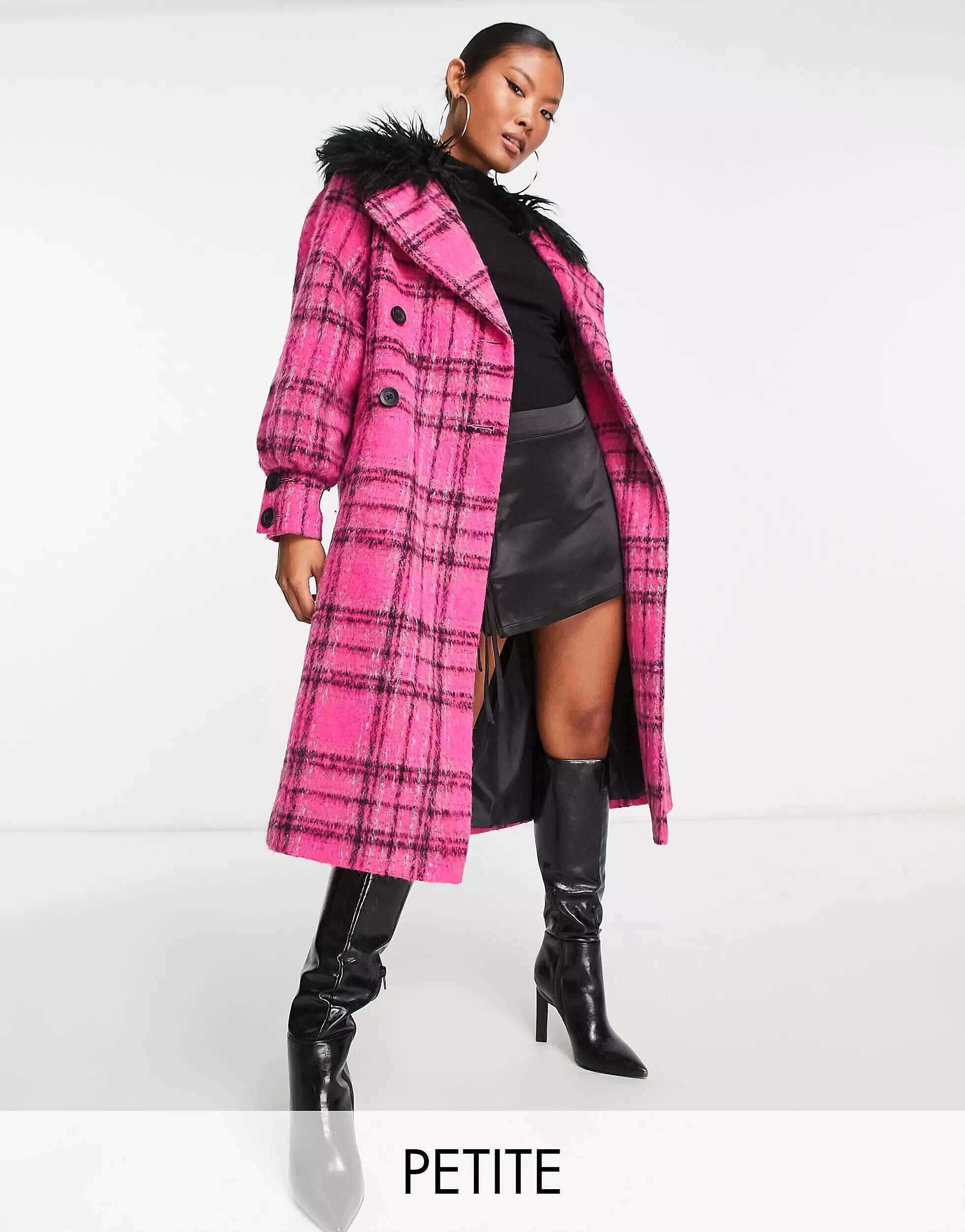 Розовое длинное пальто в монгольскую клетку с воротником из искусственного меха Miss Selfridge Petite бомбер miss selfridge с воротником из искусственного меха