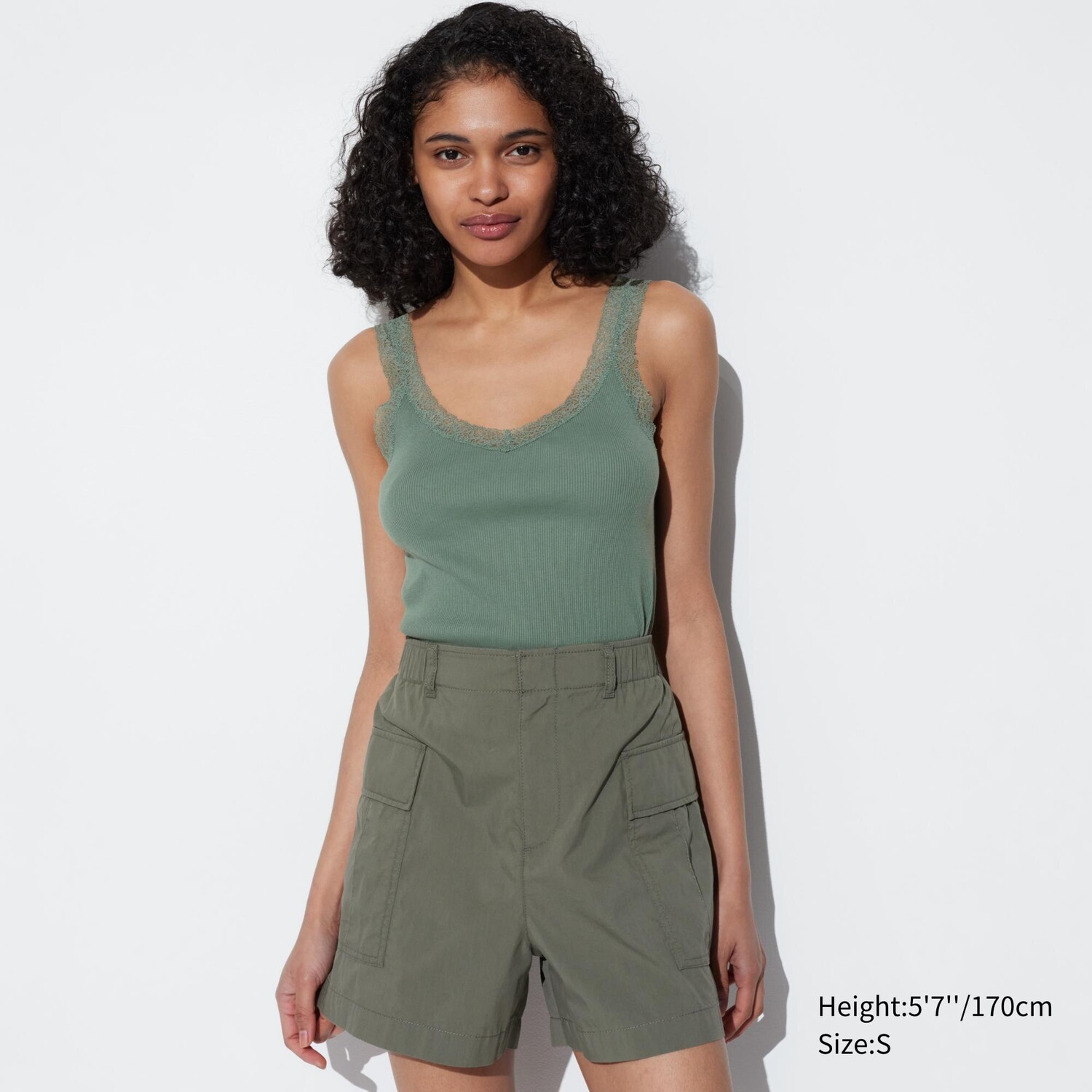 

Топ Uniqlo с кружевными вставками, зеленый