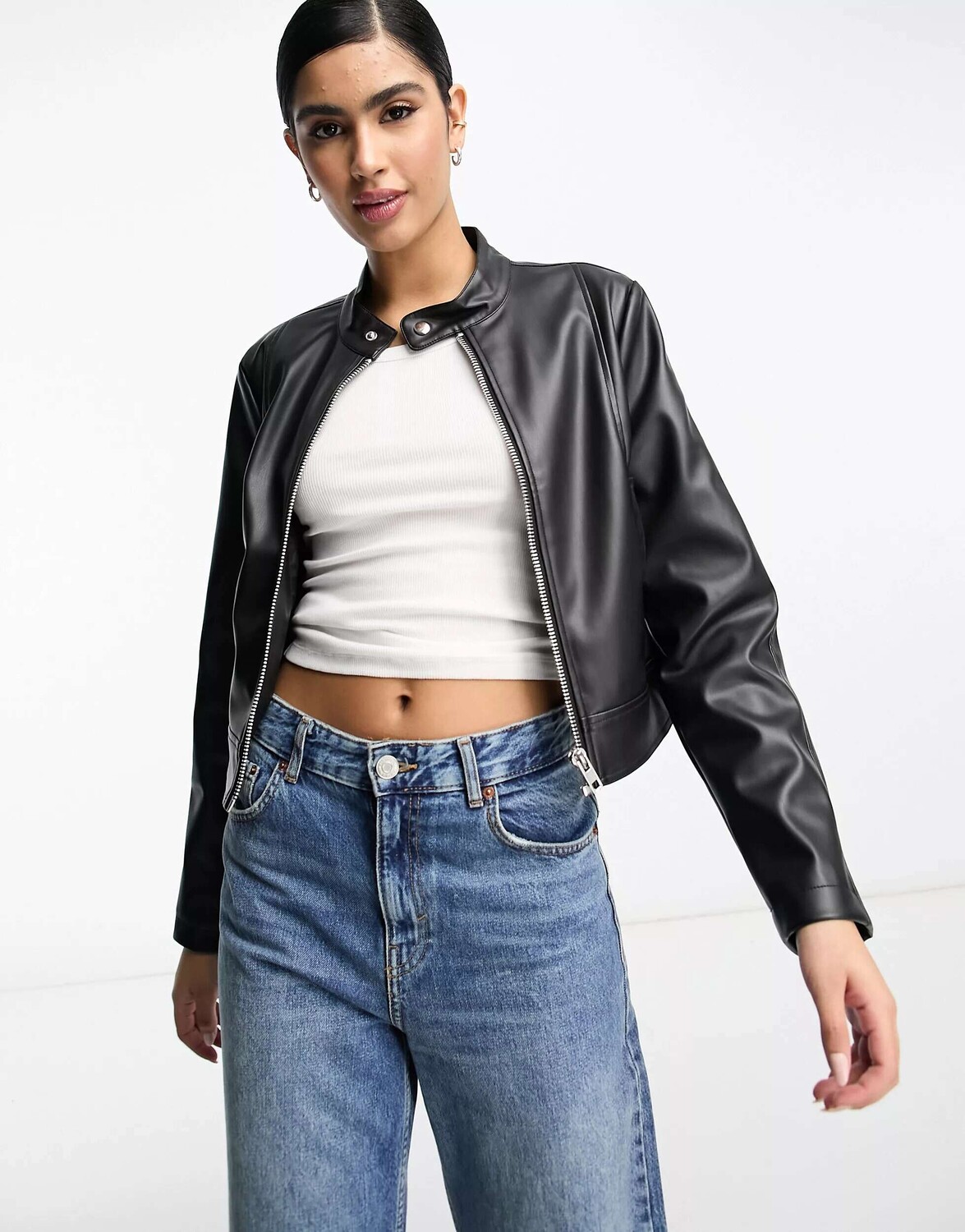 

Черная укороченная байкерская куртка из искусственной кожи ASOS, Черный