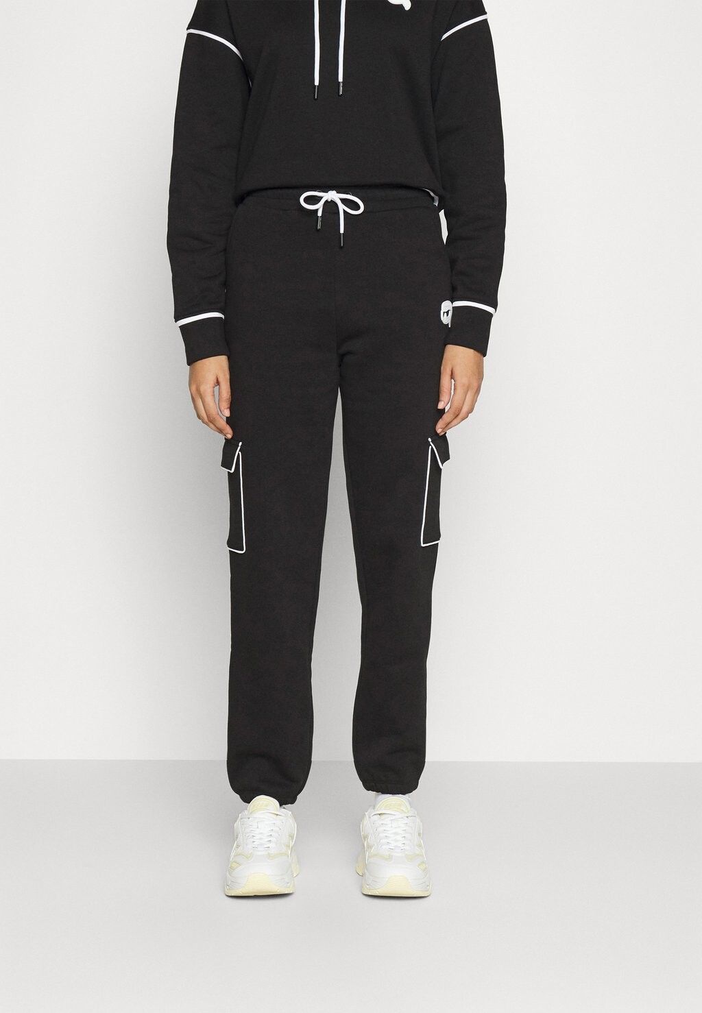 

Спортивные брюки KARL LAGERFELD, черный