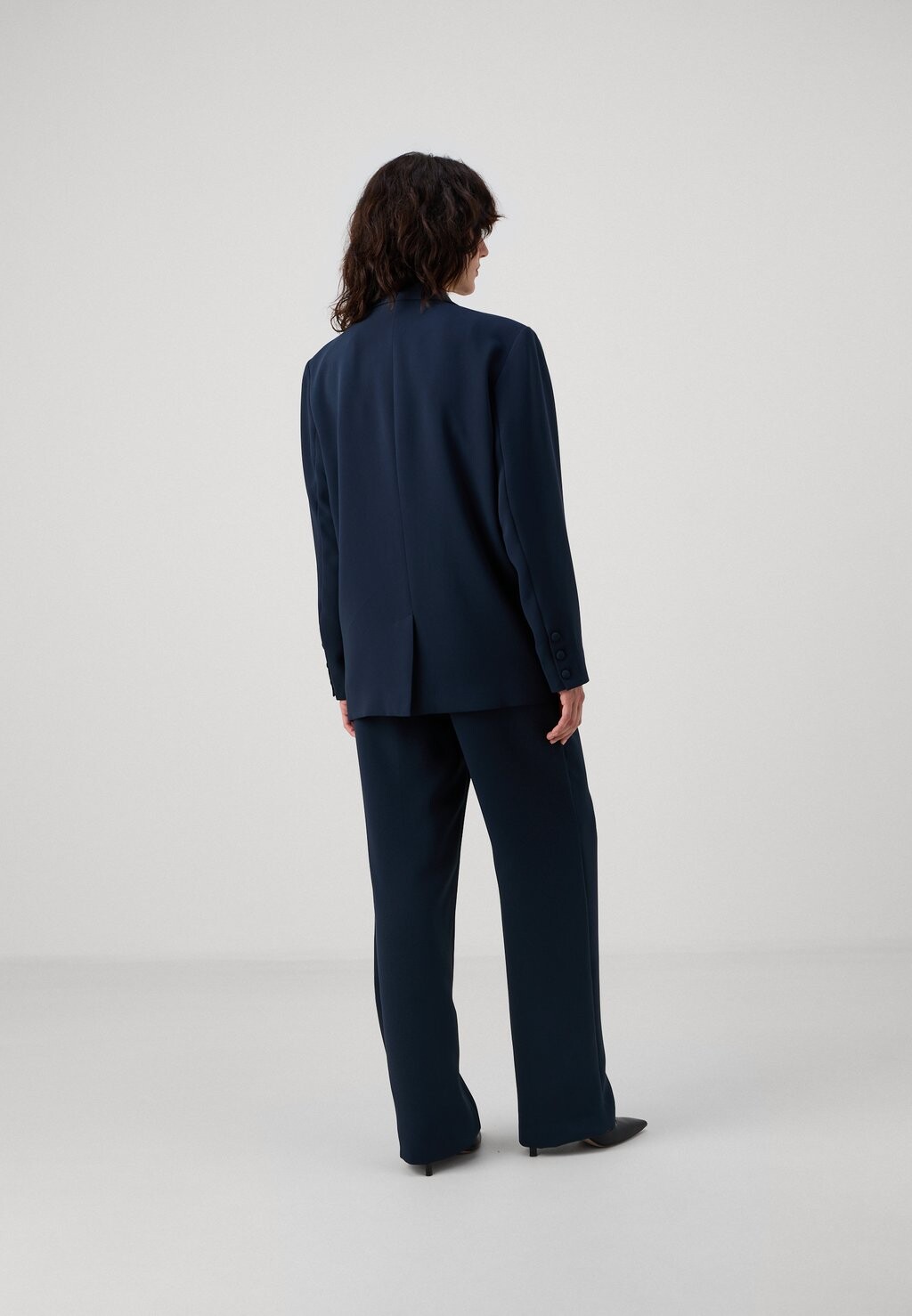 

Короткое пальто LUXE SUITING BOYFRIEND Good American, темно-синий