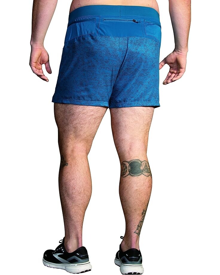 

Шорты Brooks Sherpa 5" Shorts, цвет Dark Ocean Terrain Print