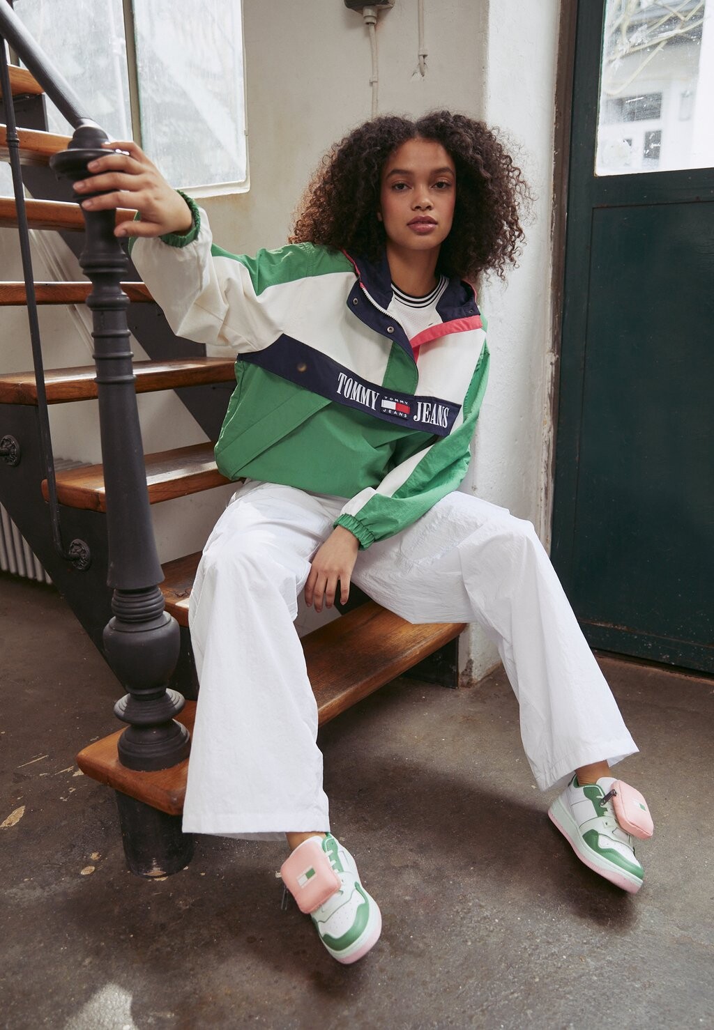 

Ветровка Tommy Jeans