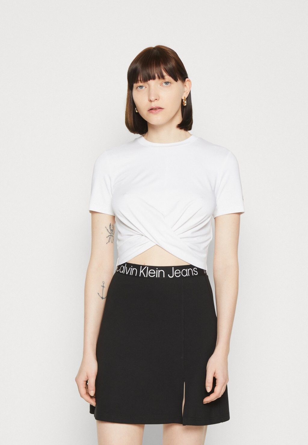 

Футболка с принтом Calvin Klein Jeans, белый