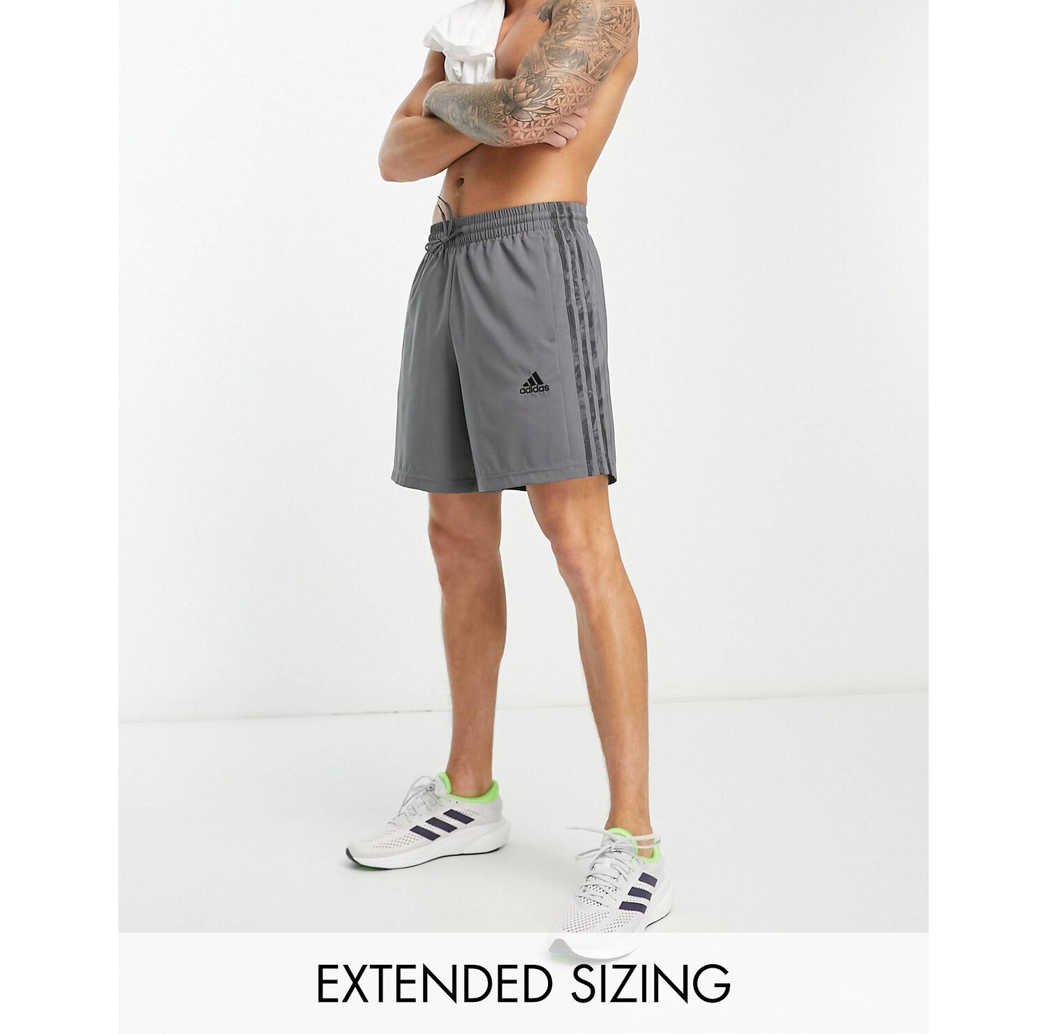 

Серо-черные шорты с 3 полосками adidas Sportswear essentials adidas performance