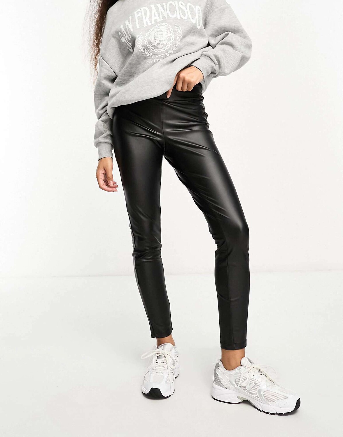 

Черные кожаные леггинсы скинни Vero Moda