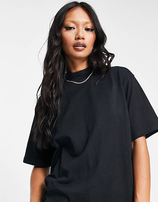 

Черная свободная футболка с высоким воротником ASOS DESIGN
