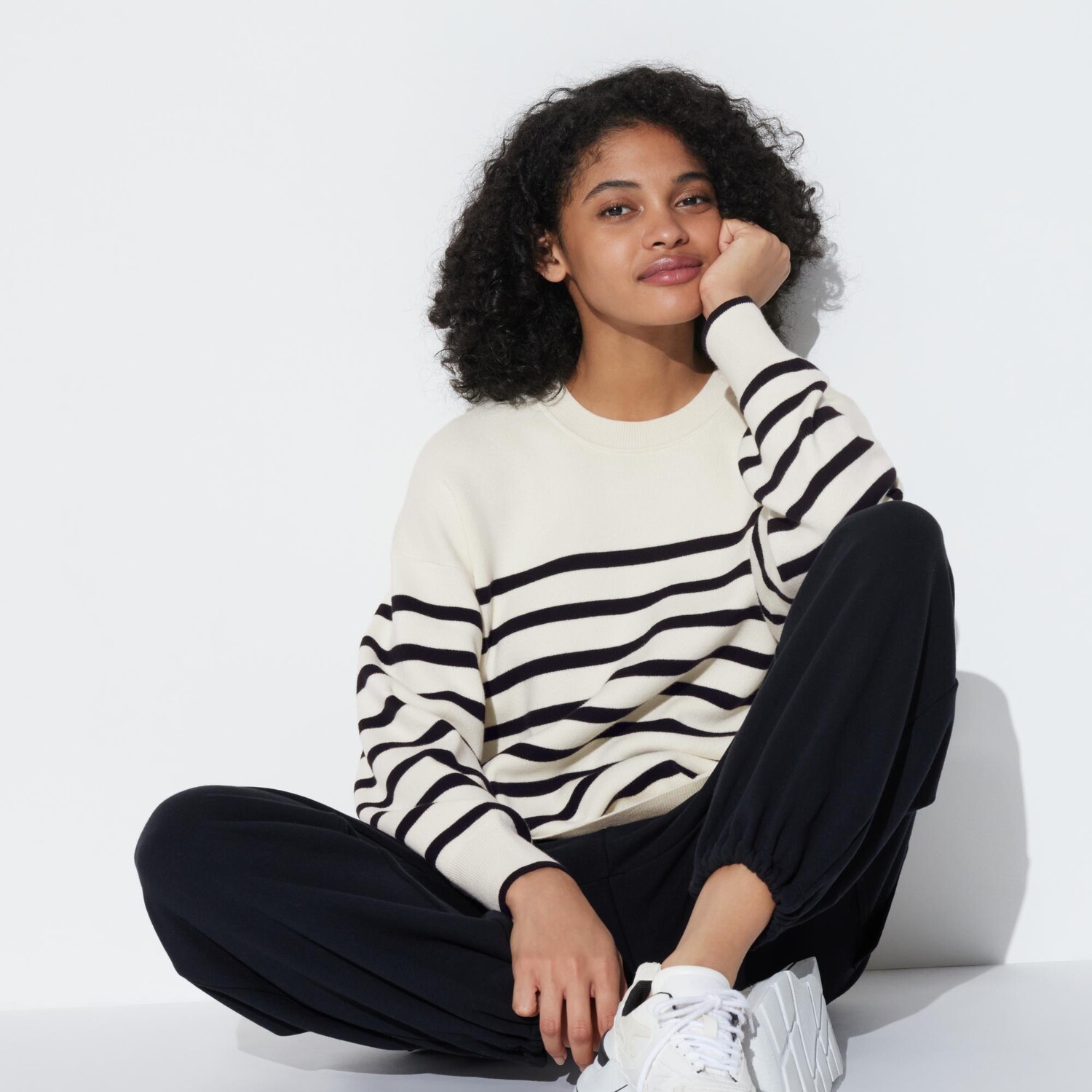 

Джемпер Uniqlo женский в черную полоску, молочный